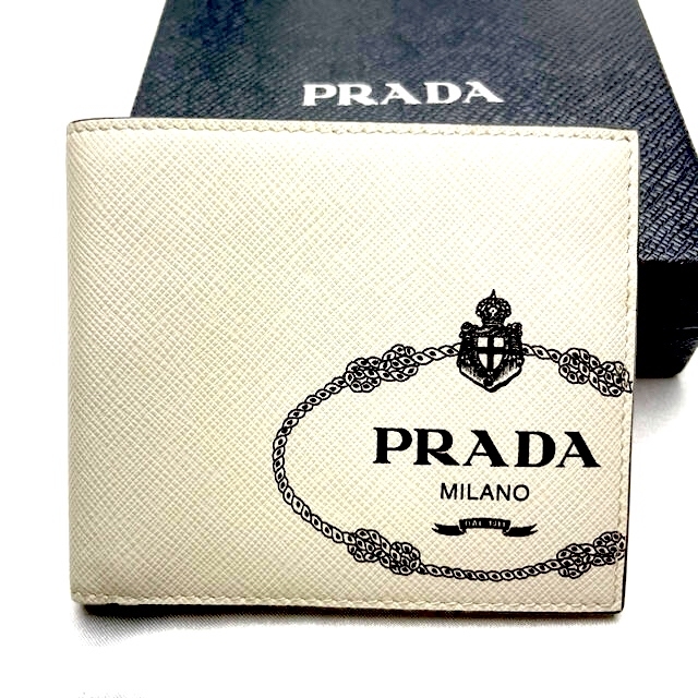 PRADA - プラダPRADA美品 サフィアーノレザー プリントビッグロゴ 二