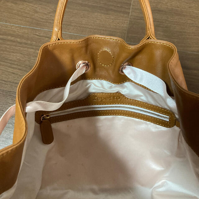 repetto(レペット)のrepetto レペット　アラベスク　キャメル レディースのバッグ(トートバッグ)の商品写真