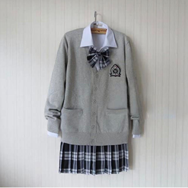 JK制服　4点セット　グレー　学校制服　コスプレ　新品未使用品 エンタメ/ホビーの同人誌(コスプレ)の商品写真