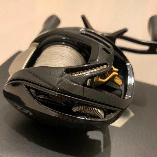 DAIWA(ダイワ)のダイワ モアザン PE1000XHL-TW シーバス　本日限定値下げ スポーツ/アウトドアのフィッシング(リール)の商品写真