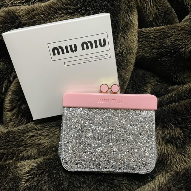 miumiu(ミュウミュウ)のmiumiuポーチ レディースのファッション小物(ポーチ)の商品写真