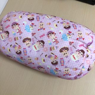 フジヤ(不二家)のペコちゃん　クッション　ピンク　円柱型(クッション)