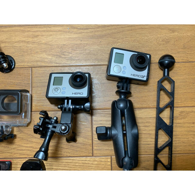 GoPro(ゴープロ)のGoPro hero3+ &hero3の本体2個セット　その他備品セット スマホ/家電/カメラのカメラ(ビデオカメラ)の商品写真