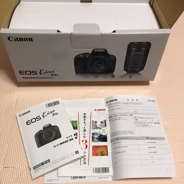Canon(キヤノン)のCanon EOS KISS X9i Wズームキット 一眼レフカメラ スマホ/家電/カメラのカメラ(デジタル一眼)の商品写真