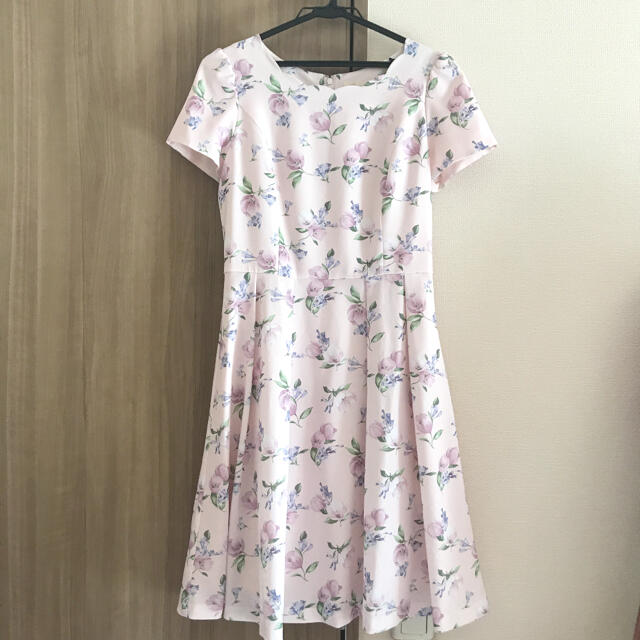 *Debut de Fiore* 花柄ワンピース
