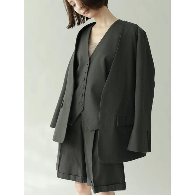 louren flare sleeve nocollar jacket