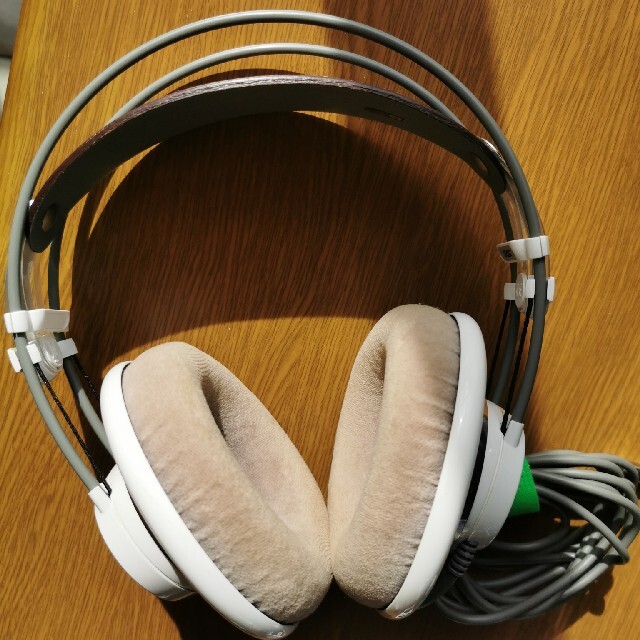 AKG k701　サザンベイ小三郎 スマホ/家電/カメラのオーディオ機器(ヘッドフォン/イヤフォン)の商品写真