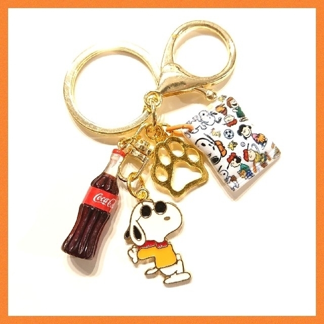 SNOOPY(スヌーピー)の【なべ様専用】スヌーピー キーホルダー おまとめ3点 キャンディパッケージ  ハンドメイドのアクセサリー(キーホルダー/ストラップ)の商品写真