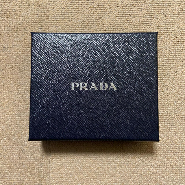 PRADA(プラダ)のPRADA プラダ　空箱　包装紙　カード レディースのファッション小物(財布)の商品写真