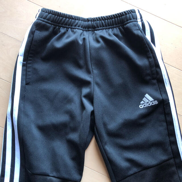 adidas(アディダス)のアディダス　ジャージズボン130 キッズ/ベビー/マタニティのキッズ服男の子用(90cm~)(パンツ/スパッツ)の商品写真