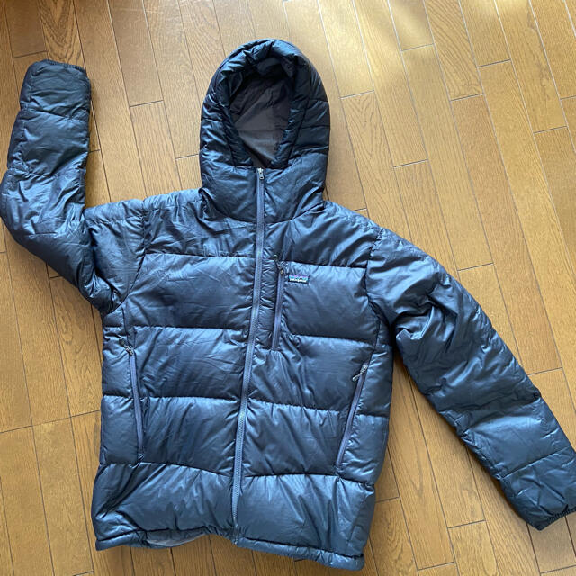 patagonia(パタゴニア)のMen's Fitz Roy Down Hoody　 カラー：フォージグレイ メンズのジャケット/アウター(ダウンジャケット)の商品写真