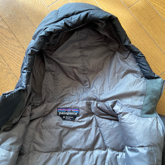 patagonia(パタゴニア)のMen's Fitz Roy Down Hoody　 カラー：フォージグレイ メンズのジャケット/アウター(ダウンジャケット)の商品写真