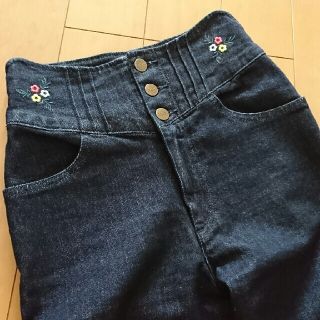 リリーブラウン(Lily Brown)の【美品】★LiryBrown★刺繍入りスキニーパンツ S(スキニーパンツ)