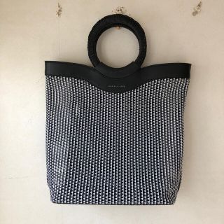 チャールズアンドキース(Charles and Keith)のチャールズアンドキース　カゴバッグ　2WAY モノトーン(ハンドバッグ)