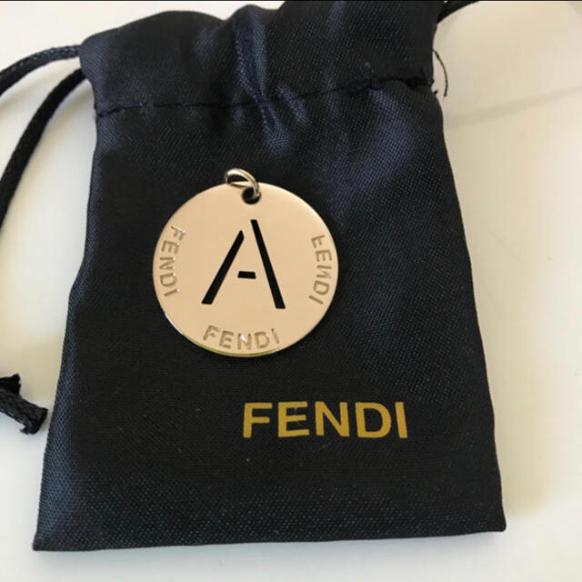 FENDI(フェンディ)のフェンディ　FENDI イニシャルトップ　ネックレストップ レディースのアクセサリー(チャーム)の商品写真