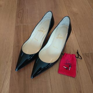 クリスチャンルブタン(Christian Louboutin)のクリスチャン ルブタン ブラック エナメル パンプス 37 1/2 (ハイヒール/パンプス)