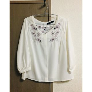 ファビュラスアンジェラ(Fabulous Angela)のファビュラスアンジェラ♡花刺繍ブラウス(シャツ/ブラウス(長袖/七分))