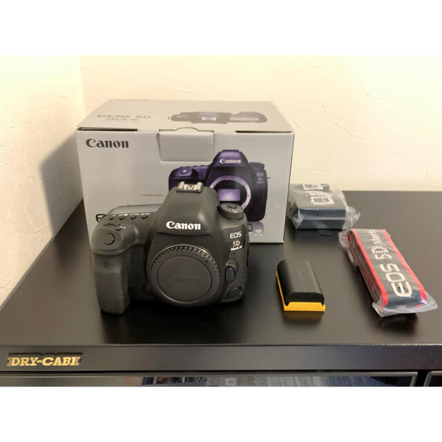 Canon - Canon  EOS 5D Mark IV ボディー　CFカードを添えて