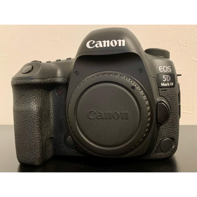 Canon(キヤノン)のCanon  EOS 5D Mark IV ボディー　CFカードを添えて スマホ/家電/カメラのカメラ(デジタル一眼)の商品写真