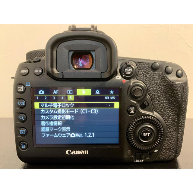 Canon(キヤノン)のCanon  EOS 5D Mark IV ボディー　CFカードを添えて スマホ/家電/カメラのカメラ(デジタル一眼)の商品写真