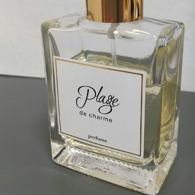 Plage(プラージュ)のplage de charme プラージュドゥシャルムパフィーム(ピーチ) コスメ/美容の香水(香水(女性用))の商品写真