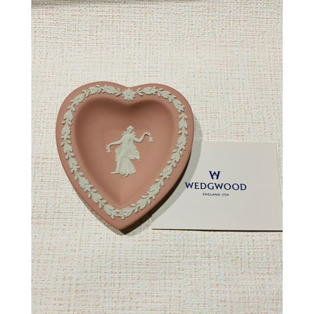 WEDGWOOD(ウェッジウッド)のWEDGWOODのピンク小皿 インテリア/住まい/日用品のキッチン/食器(食器)の商品写真