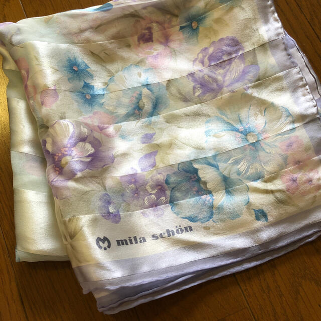 mila schon(ミラショーン)のmila schon スカーフ　淡いブルー系　花柄 レディースのファッション小物(バンダナ/スカーフ)の商品写真