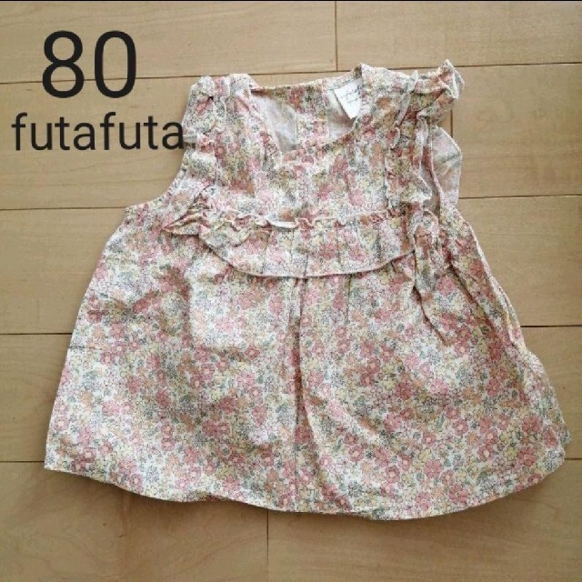 futafuta(フタフタ)の美品　フタフタ　小花柄トップス　チュニック　80 キッズ/ベビー/マタニティのベビー服(~85cm)(シャツ/カットソー)の商品写真