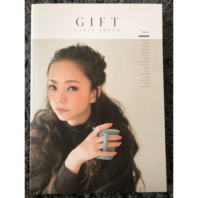 安室奈美恵　GIFT エンタメ/ホビーのタレントグッズ(ミュージシャン)の商品写真