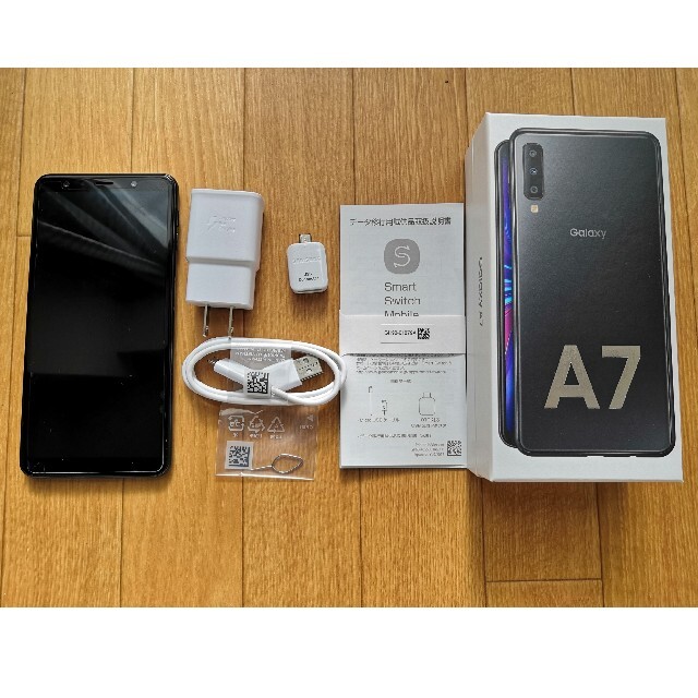 Galaxy(ギャラクシー)のGalaxy A7 64GB　黒 スマホ/家電/カメラのスマートフォン/携帯電話(スマートフォン本体)の商品写真