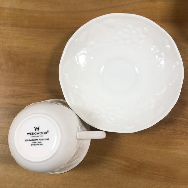 WEDGWOOD(ウェッジウッド)のWEDGWOOD ストロベリー・アンド・バイン　2客セット インテリア/住まい/日用品のキッチン/食器(グラス/カップ)の商品写真