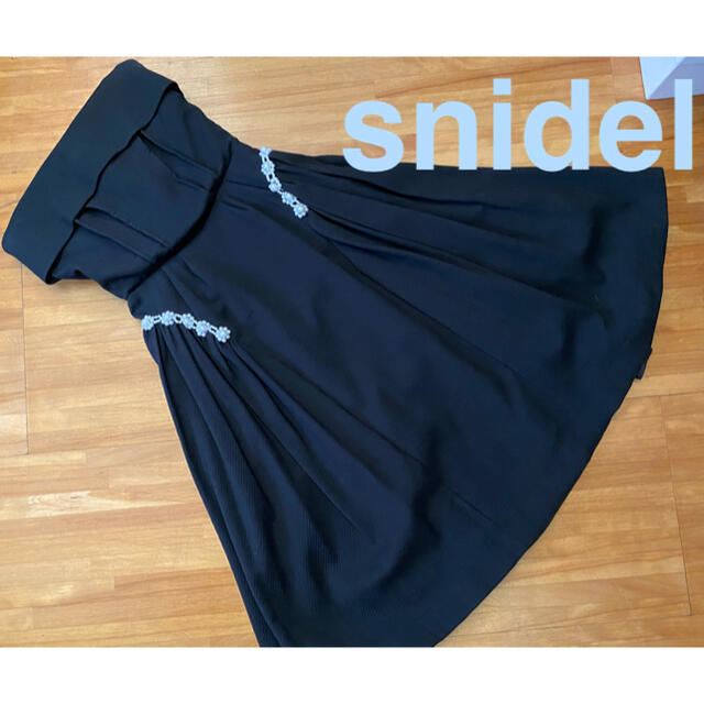 SNIDEL(スナイデル)のsnidel ウエストビジュードレス　ブラック　サイズ1 レディースのフォーマル/ドレス(ミディアムドレス)の商品写真