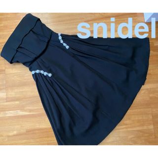 スナイデル(SNIDEL)のsnidel ウエストビジュードレス　ブラック　サイズ1(ミディアムドレス)