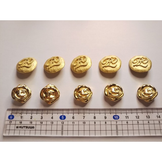 金色ボタン １０個 ハンドメイドの素材/材料(各種パーツ)の商品写真