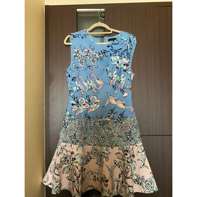 BCBG ブルー　花柄　ドレス
