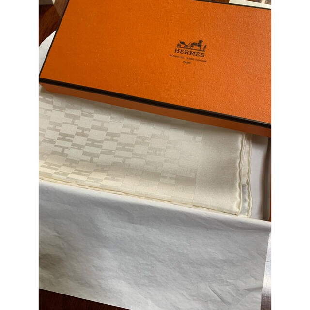 Hermes(エルメス)のエルメス　ポケットチーフ　新品 レディースのファッション小物(ハンカチ)の商品写真