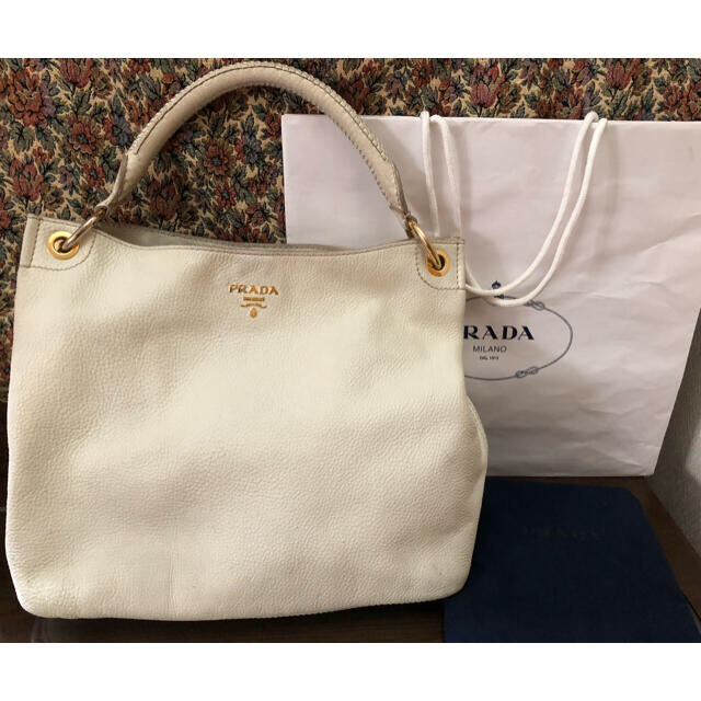 PRADA(プラダ)のPRADA・オフホワイト・トートーバッグ（used） レディースのバッグ(トートバッグ)の商品写真