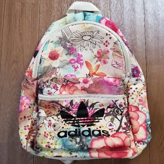 adidas 花柄リュック　本日限定割引中！