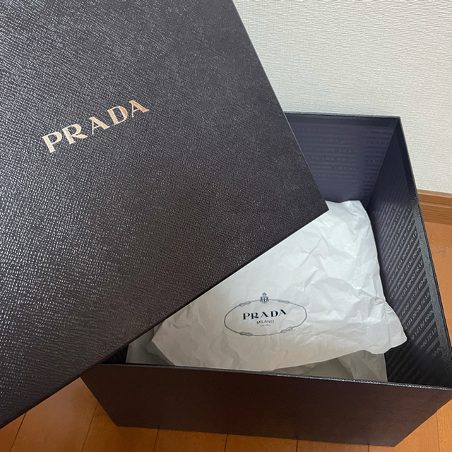 PRADA(プラダ)の【最終お値下げ】PRADA リバーシブルバケットハット レディースの帽子(ハット)の商品写真