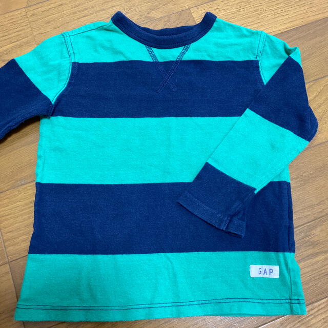 babyGAP(ベビーギャップ)のGAP 緑とネイビーロンT 90cm 18-24m キッズ/ベビー/マタニティのキッズ服男の子用(90cm~)(Tシャツ/カットソー)の商品写真