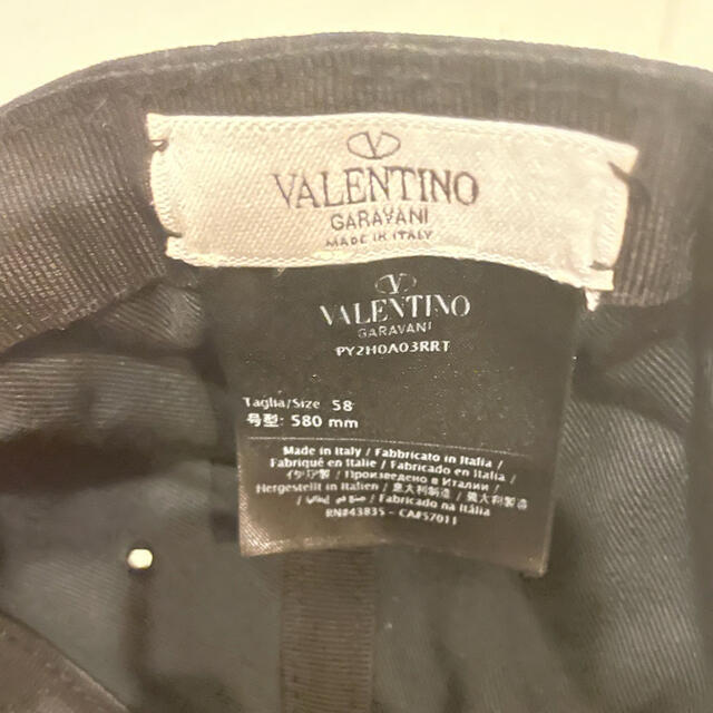 VALENTINO(ヴァレンティノ)のValentino パイルロゴ　スタッズcap  メンズの帽子(キャップ)の商品写真