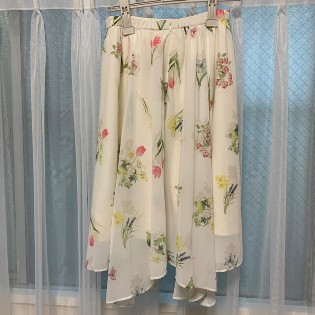Noela(ノエラ)のノエラ♡人気　オリジナルフラワーガーデン柄スカート レディースのスカート(ひざ丈スカート)の商品写真