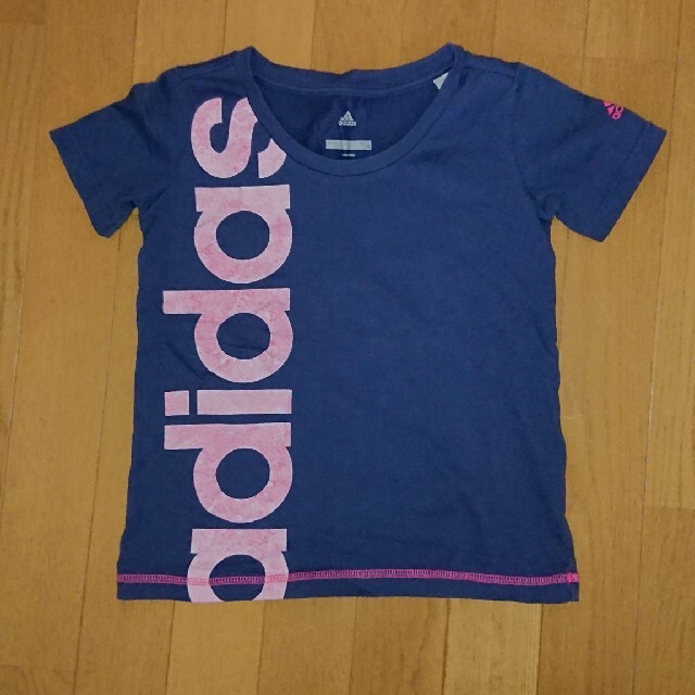 adidas(アディダス)のadidas 130センチTシャツ キッズ/ベビー/マタニティのキッズ服女の子用(90cm~)(Tシャツ/カットソー)の商品写真