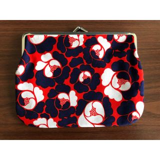 マリメッコ(marimekko)のマリメッコ がま口ポーチ メトサルース 赤 レッド レトロ(ポーチ)