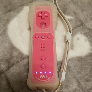 ウィー(Wii)の最終値下げ Wii モーションプラス シリコンカバー付き ピンク(家庭用ゲーム機本体)
