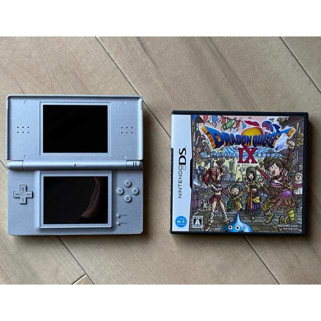 ニンテンドーDS(ニンテンドーDS)のNintendo DS 本体　ドラゴンクエスト9 ソフトセット エンタメ/ホビーのゲームソフト/ゲーム機本体(携帯用ゲーム機本体)の商品写真