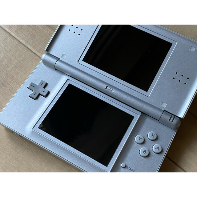 ニンテンドーDS(ニンテンドーDS)のNintendo DS 本体　ドラゴンクエスト9 ソフトセット エンタメ/ホビーのゲームソフト/ゲーム機本体(携帯用ゲーム機本体)の商品写真