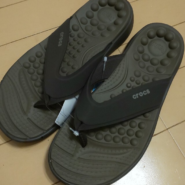 crocs(クロックス)の残1 crocs サンダル ビーサン 26 茶 メンズの靴/シューズ(サンダル)の商品写真