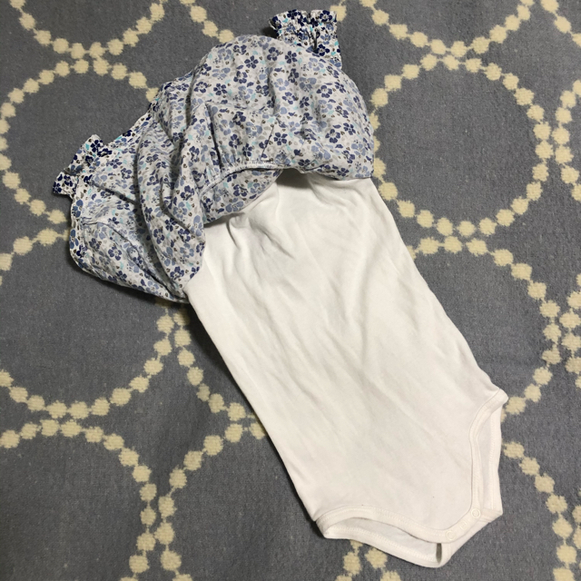 PETIT BATEAU(プチバトー)のプチバトー  小花柄　チュニック　ボディ キッズ/ベビー/マタニティのベビー服(~85cm)(ロンパース)の商品写真