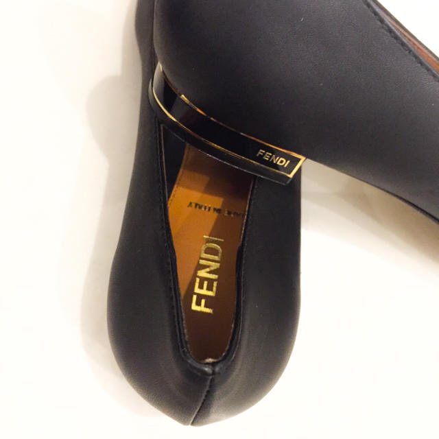 FENDI(フェンディ)の【新品】FENDI/ フェンディ ブラックフラットパンプス レディースの靴/シューズ(ハイヒール/パンプス)の商品写真